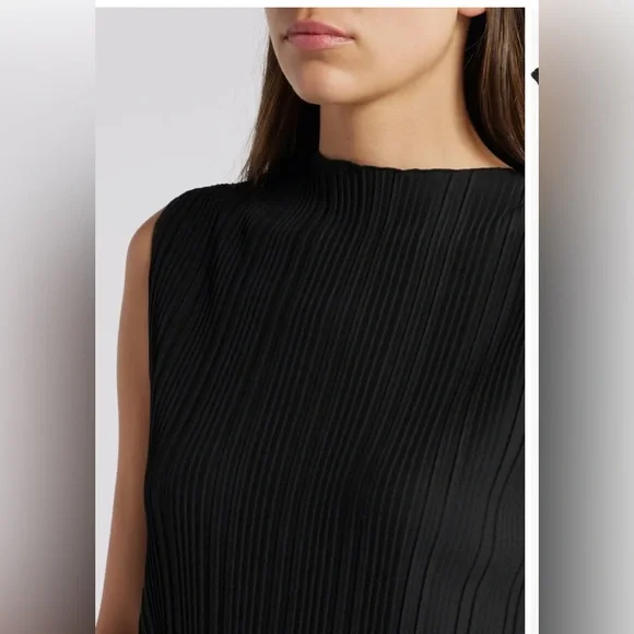 Rails Trea Sleeveless Plisse Top - Picture 5 of 8